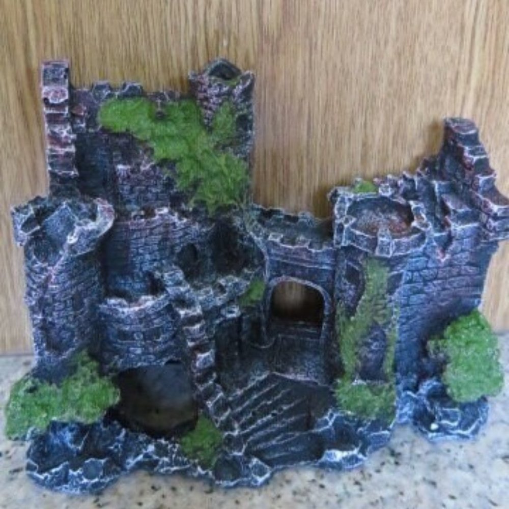 NWOT Aquarium Terrarium CASTLE Resin 6"x7"x4" (244V)